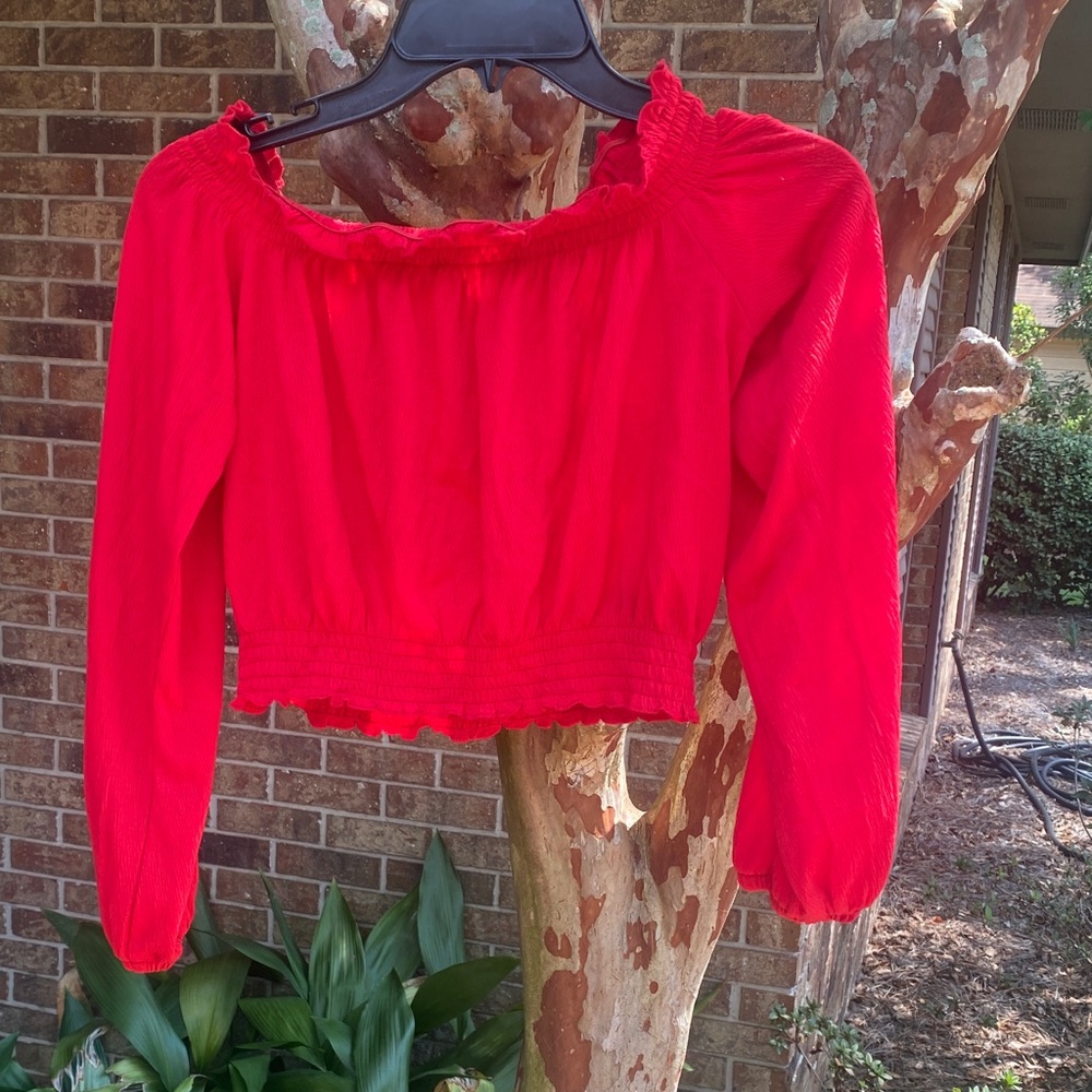 Red Off-Shoulder Long Sleeve Crop Top - Women's♥️🍒